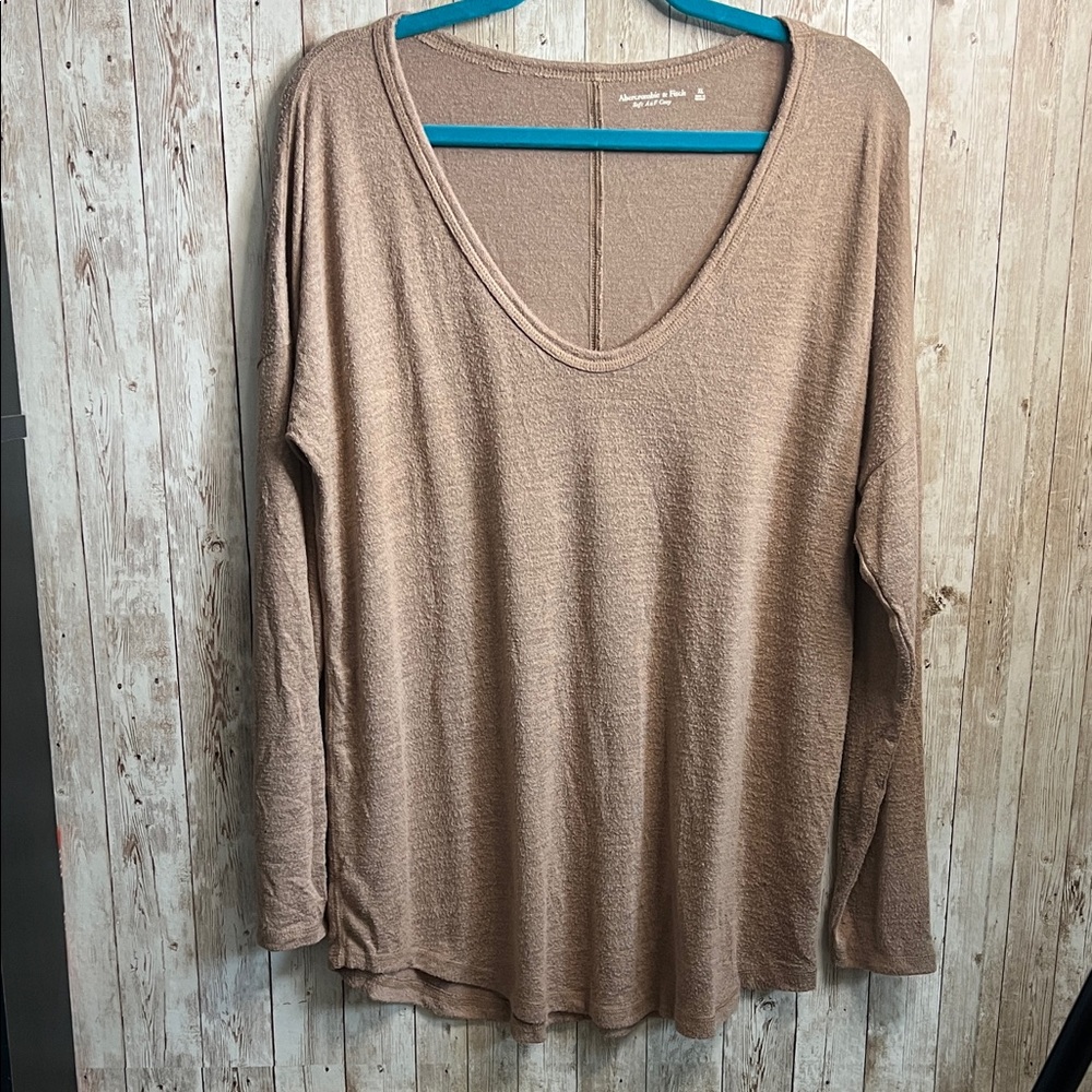 🌖 Abercrombie and Fitch Women's Tan Long Sleeve V Neck